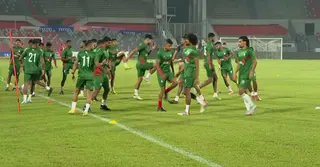 বাংলাদেশ জাতীয় ফুটবলে কোচ নিয়োগে অর্থই প্রধান বাধা; সহায়তায় প্রস্তুত ক্রীড়া মন্ত্রণালয়